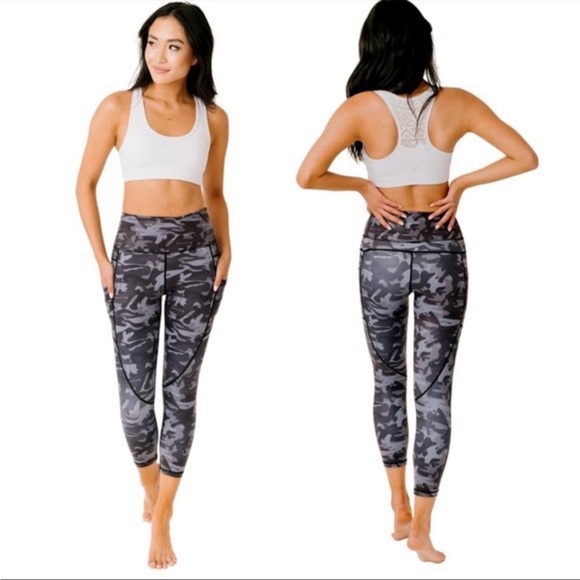 ZYIA Pants - Zyia Black Camo Metallic Pocket Light N Tight High Rise Capri Leggings SZ 2 EUC
